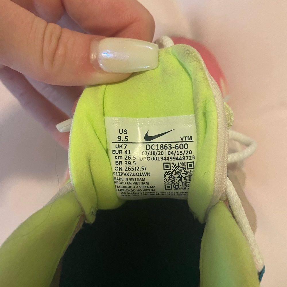 Nike 270s